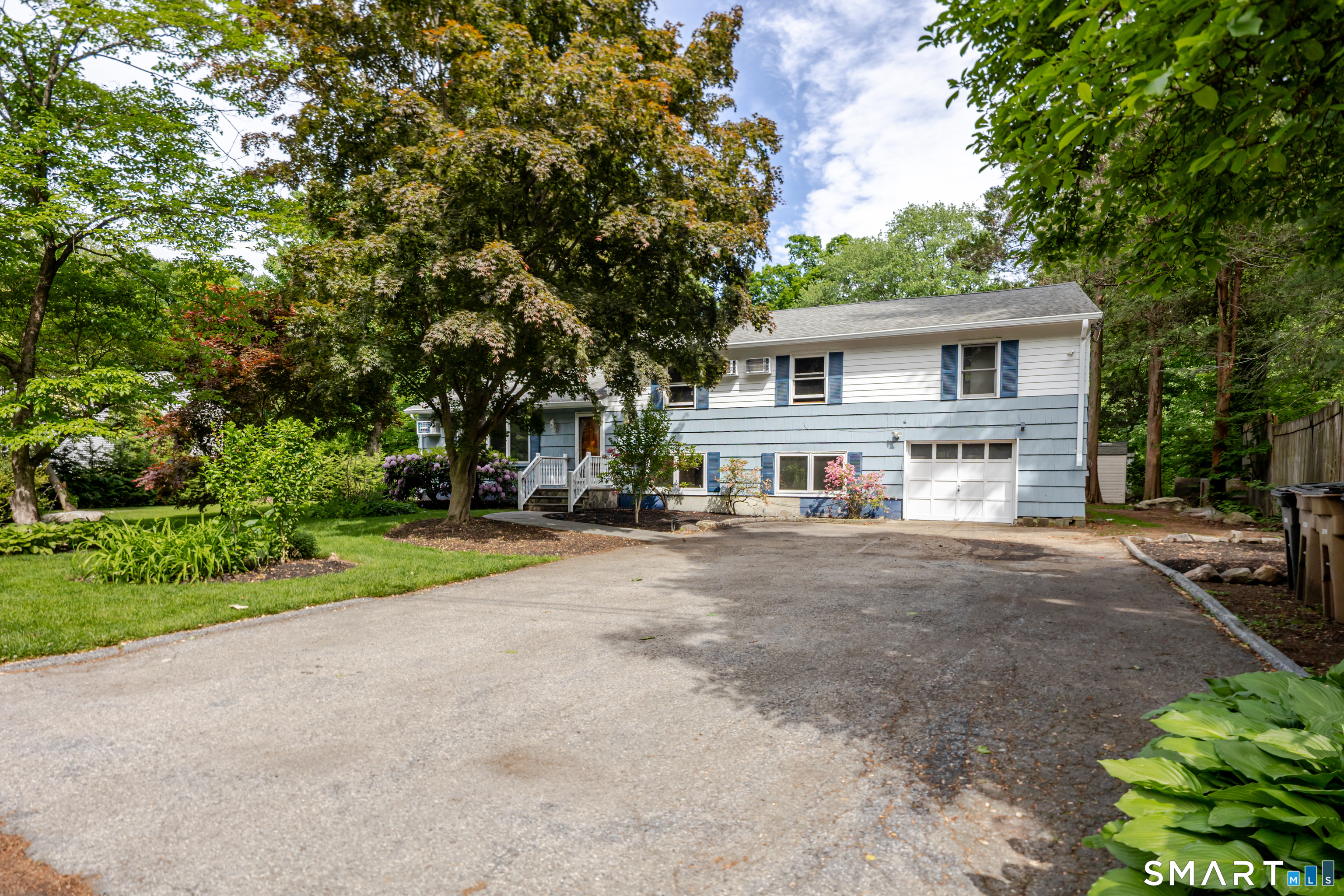 75 Westwood Road Stamford, CT 06902 - Photo 2 of 40 4 Bedrooms & 2.5 Baths in this highly coveted neighborhood