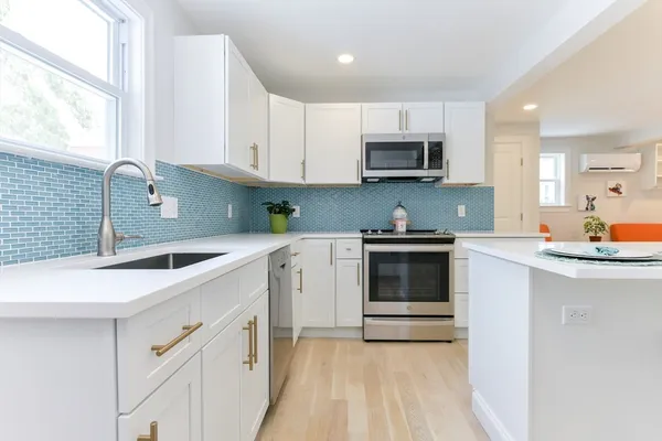 $495,000 | 34 R Underhill Street, Unit 3, Winthrop, MA 02152