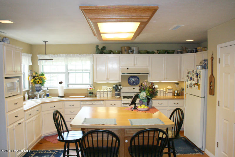 1045 Middlebrook Road Prescott, AZ 86303 - Photo 3 of 33 Breakfast Bar and Pantry