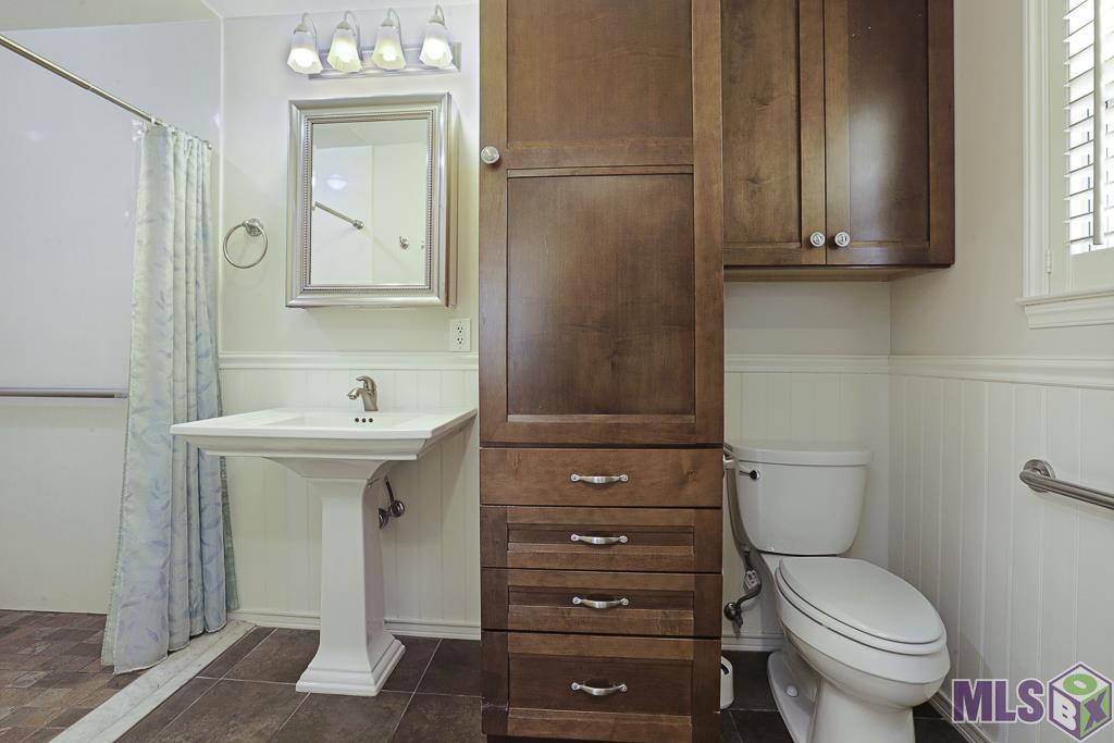 2166 Silverest Avenue Baton Rouge, LA 70816 - Photo 26 of 38