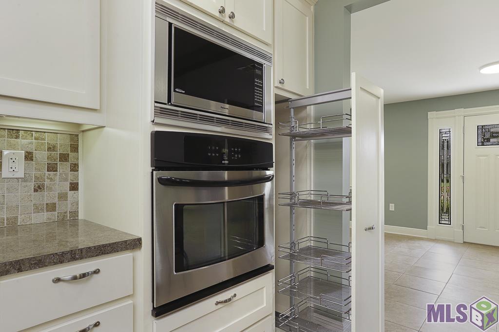 2166 Silverest Avenue Baton Rouge, LA 70816 - Photo 8 of 38