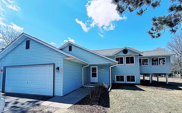 $389,900 | 5575 Flint Trail, Wyoming, MN 55092