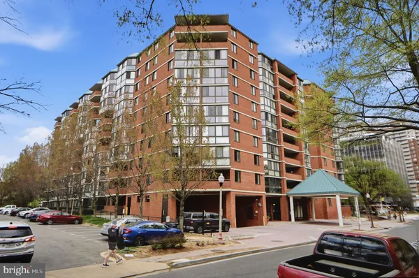 $2,275 | 1001 North Randolph Street, Unit 112, Arlington, VA 22201