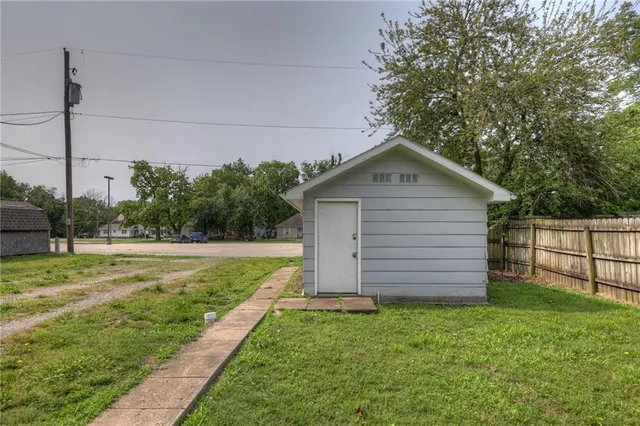 $185,000 | 208 East Park Street, Pittsburg, KS 66762