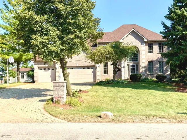 $725,000 | 19057 South Saddlebrook Drive, Shorewood, IL 60404