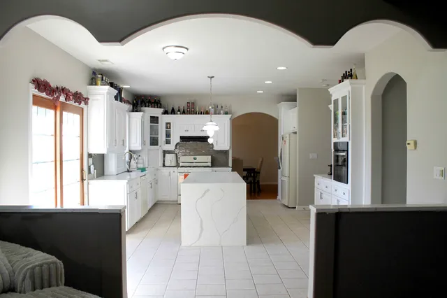 $724,000 | 19057 South Saddlebrook Drive, Shorewood, IL 60404