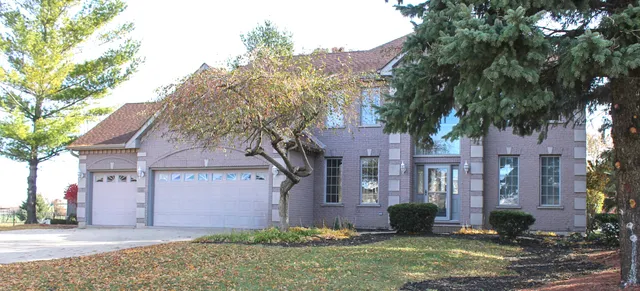 $724,000 | 19057 South Saddlebrook Drive, Shorewood, IL 60404