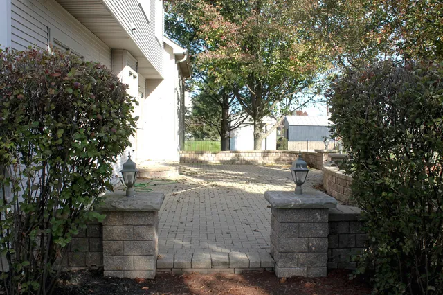 $724,000 | 19057 South Saddlebrook Drive, Shorewood, IL 60404