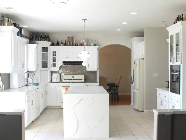 $723,000 | 19057 South Saddlebrook Drive, Shorewood, IL 60404