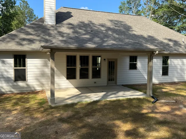 a view of house with backyard