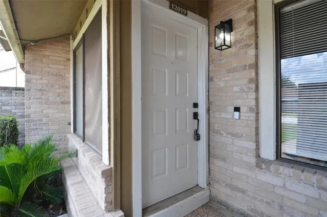 a view of a house with backyard and porch