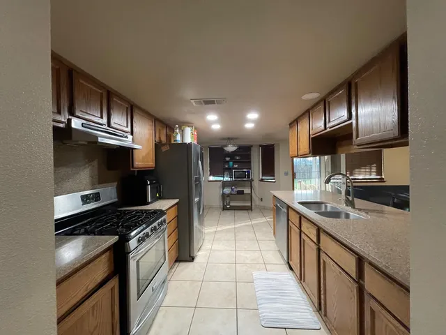 $379,000 | 1632 University Avenue, Madera, CA 93637