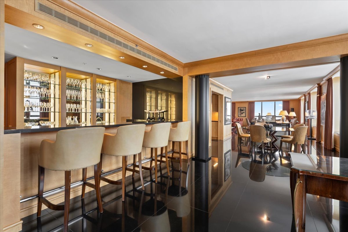 180 East Pearson Street, Unit 3304 Chicago, IL 60611 - Photo 7 of 17 a dining room with furniture and floor to ceiling window