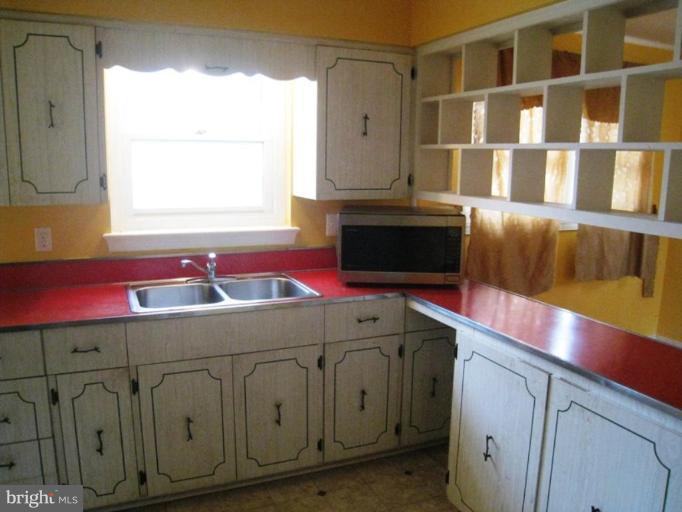 5910 Craig Street Springfield, VA 22150 - Photo 12 of 14 Kitchen