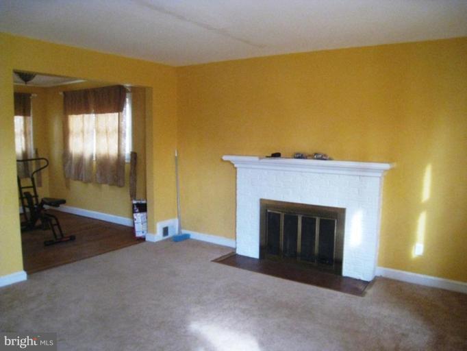5910 Craig Street Springfield, VA 22150 - Photo 6 of 14 Living Room
