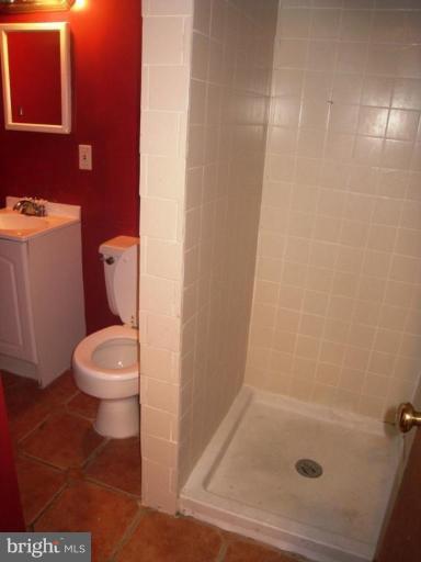 5910 Craig Street Springfield, VA 22150 - Photo 9 of 14 Bath #1