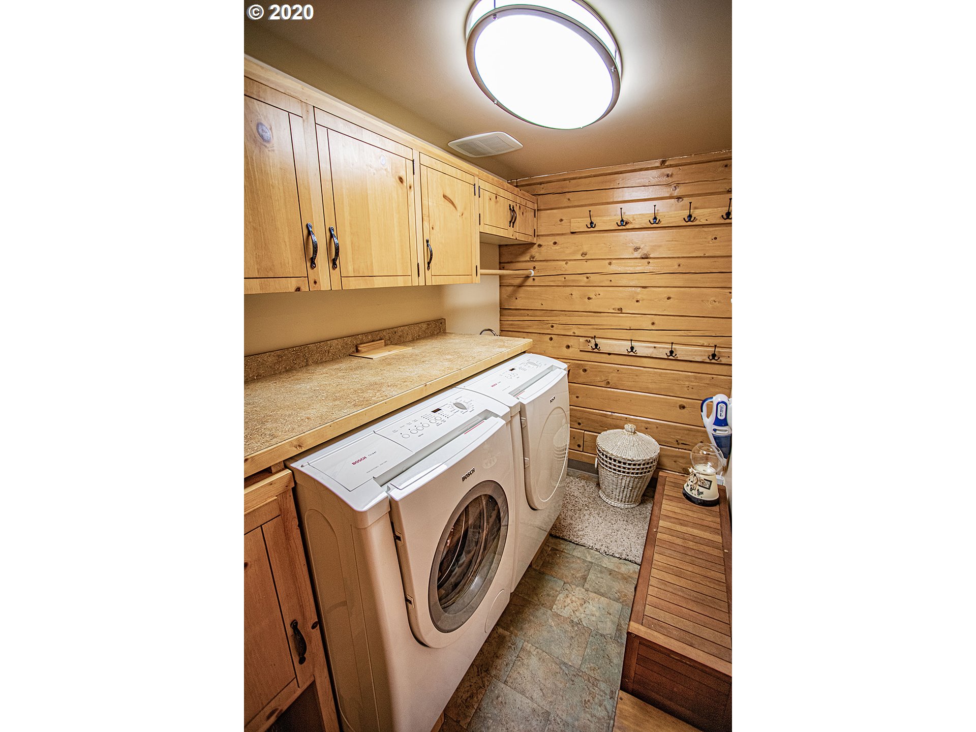 201 Upper Lakeview Rd Road White Salmon, WA 98672 - Photo 20 of 32 Laundry