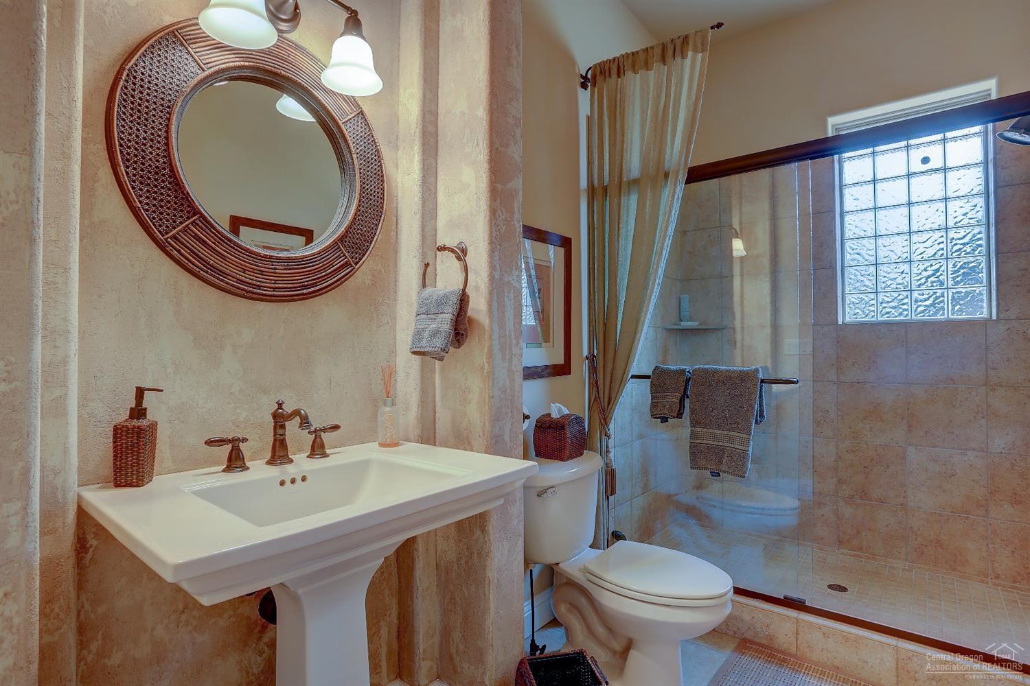 8915 Merlin Drive Redmond, OR 97756 - Photo 15 of 25 Hall Bath Downstairs