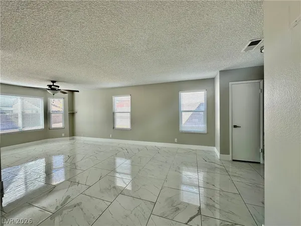 $1,950 | 7037 Brown Derby Circle, Las Vegas, NV 89128