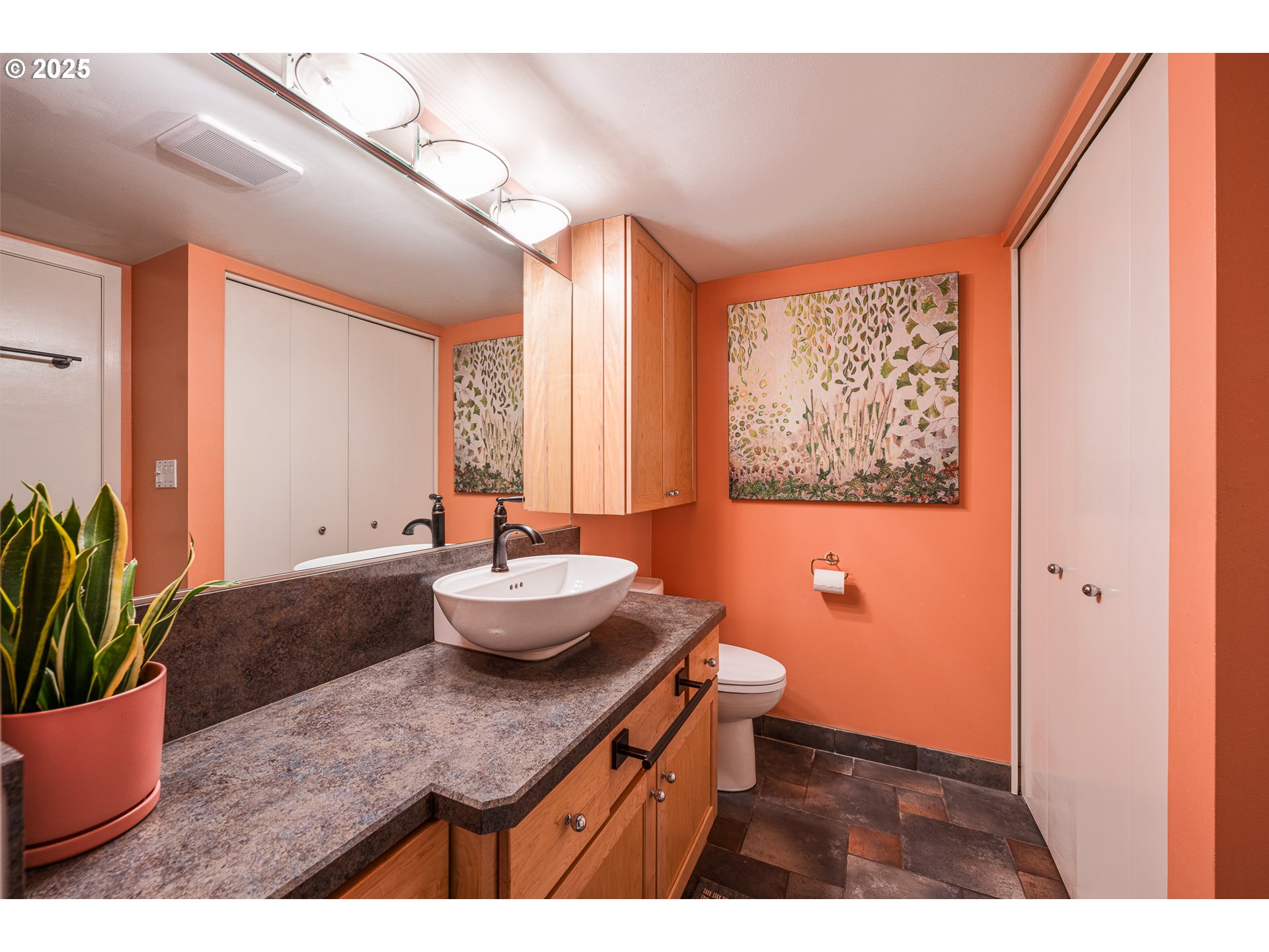 6665 West Burnside Road, Unit 434 Portland, OR 97225 - Photo 11 of 33 Bathroom