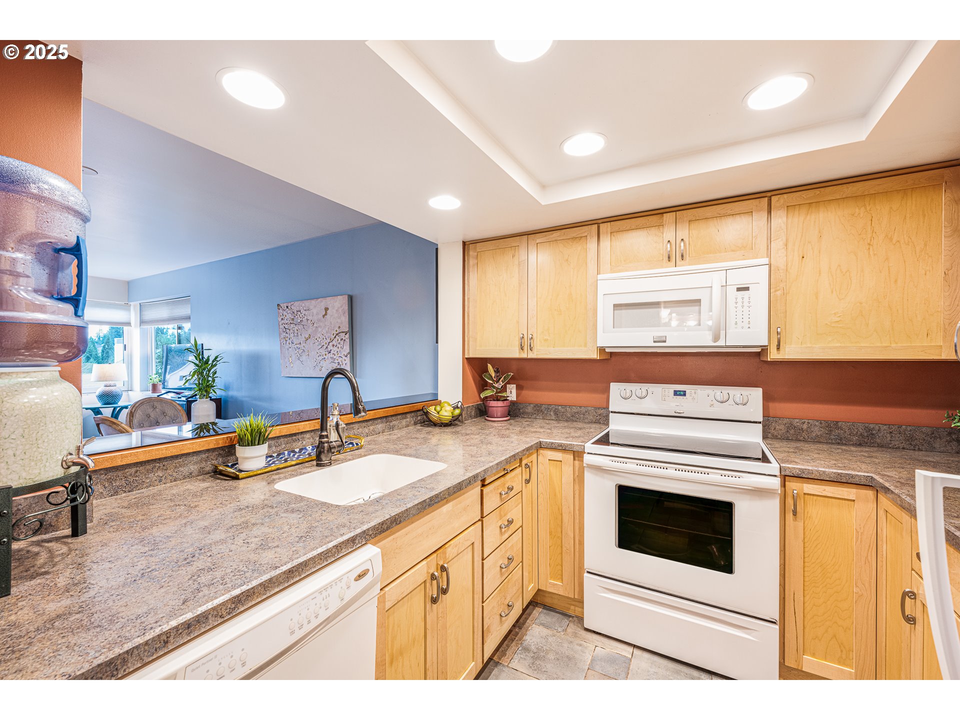 6665 West Burnside Road, Unit 434 Portland, OR 97225 - Photo 8 of 33 Kitchen