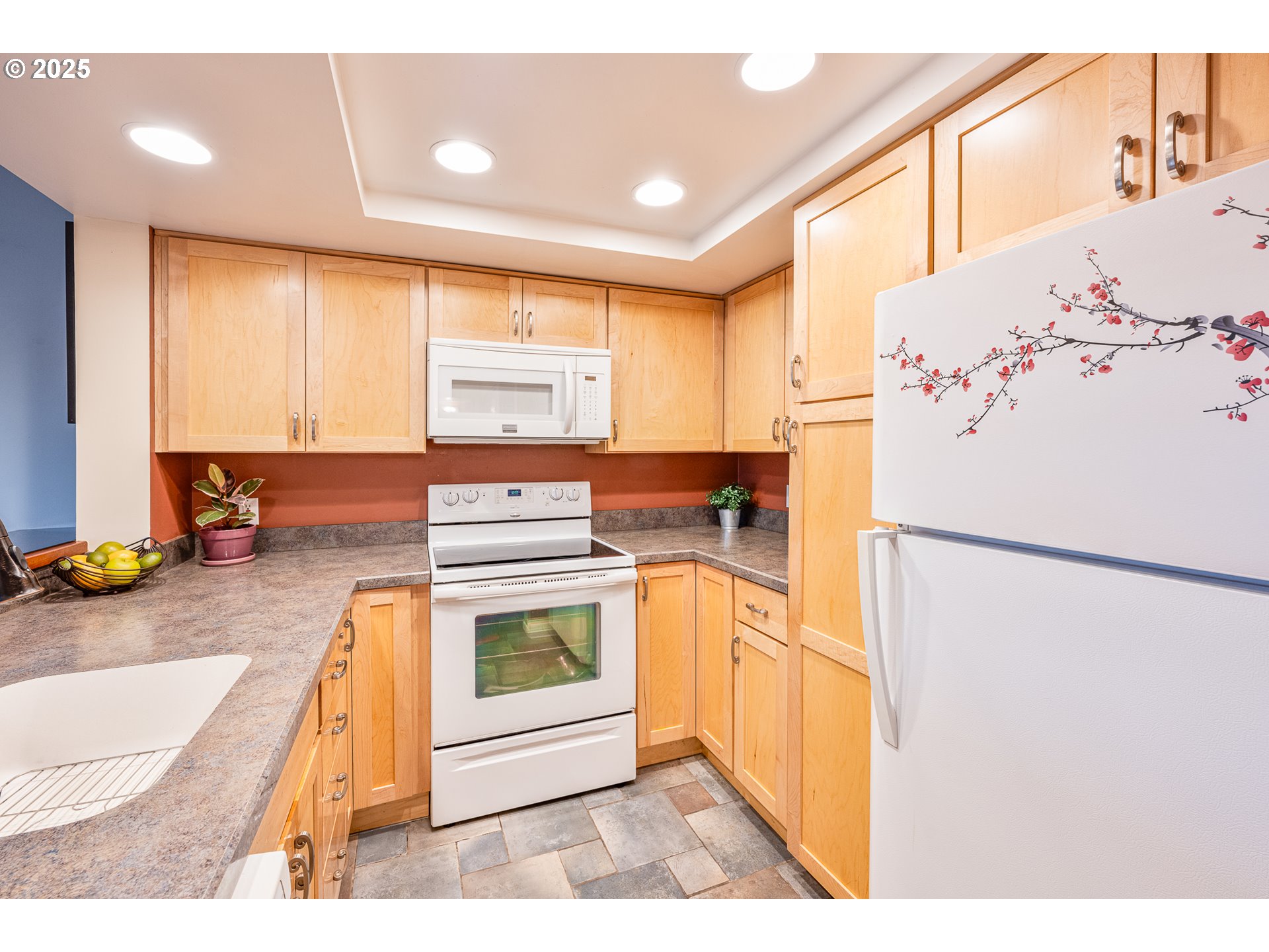 6665 West Burnside Road, Unit 434 Portland, OR 97225 - Photo 9 of 33 Kitchen