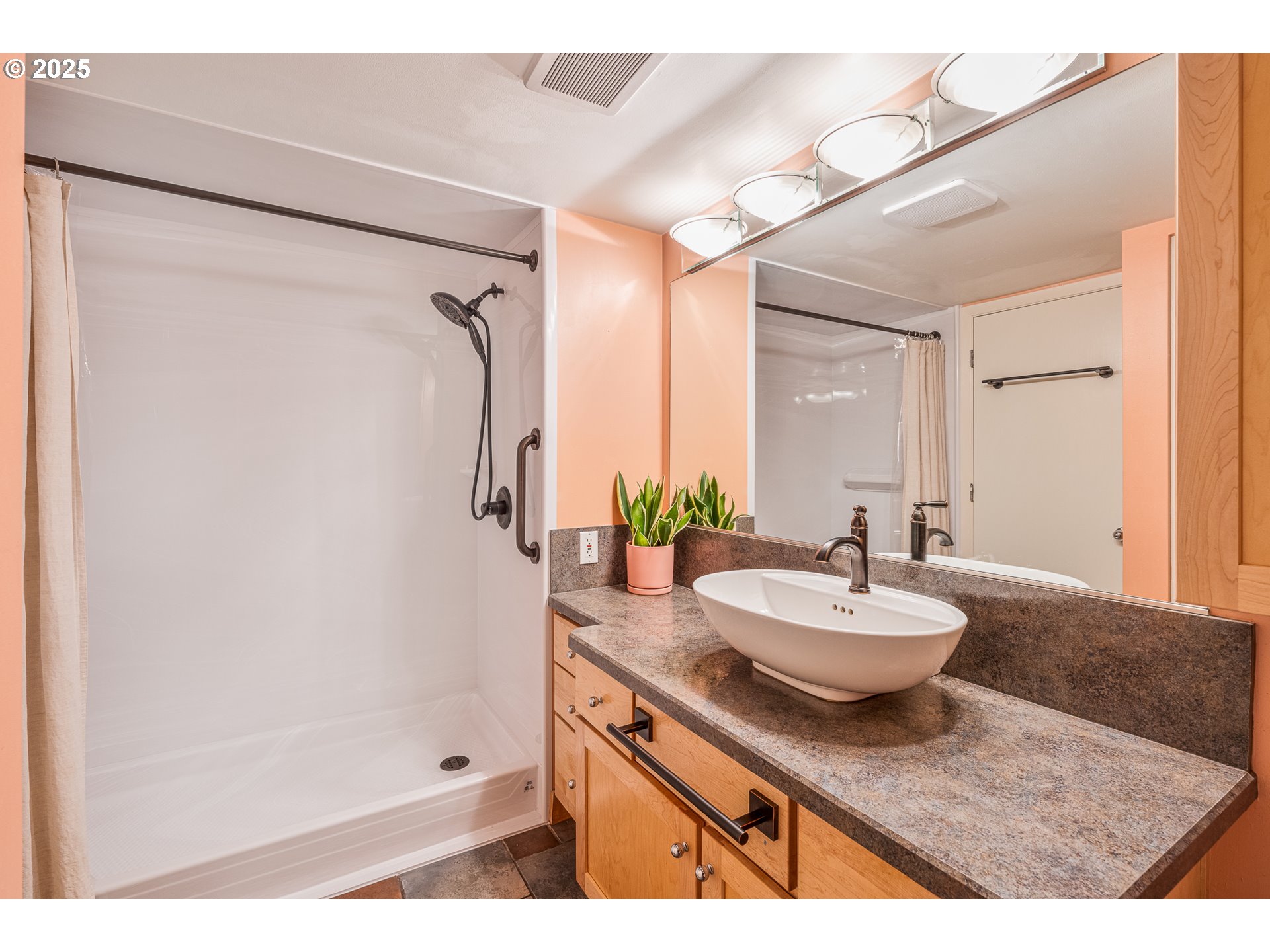 6665 West Burnside Road, Unit 434 Portland, OR 97225 - Photo 10 of 33 Bathroom