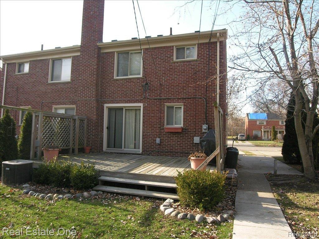 2518 Oliver Road Royal Oak, MI 48073 - Photo 13 of 15 Deck