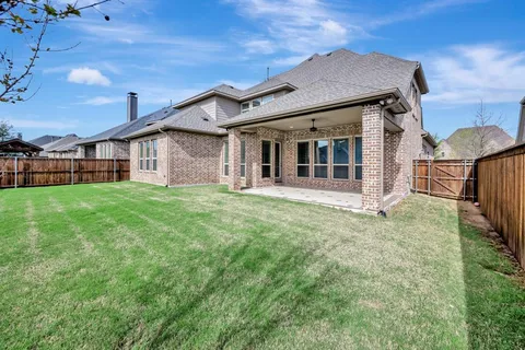 $775,000 | 1052 Highpoint Way, Roanoke, TX 76262