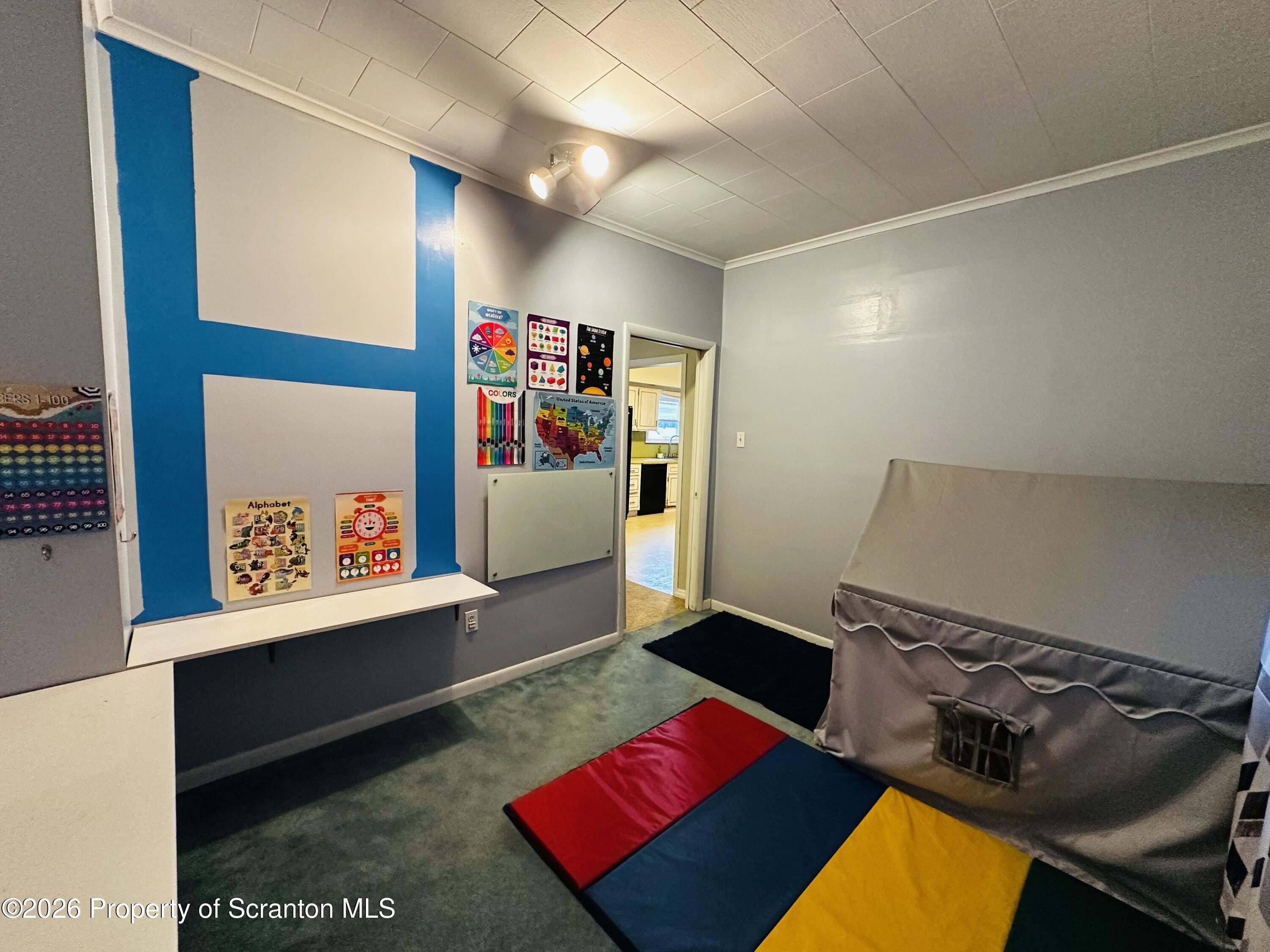 615 Delaware Street Mayfield, PA 18433 - Photo 17 of 29 Classroom