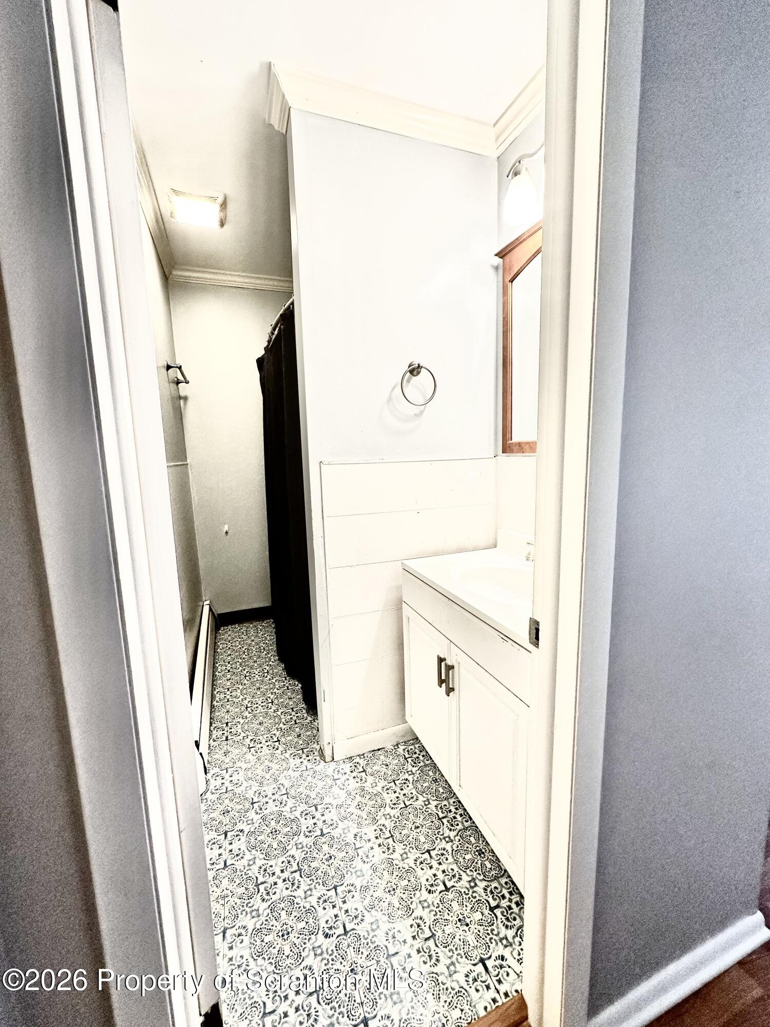 615 Delaware Street Mayfield, PA 18433 - Photo 23 of 29 2nd Floor Full Bathroom