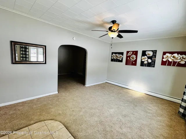 a view of a livingroom with a ceiling fan