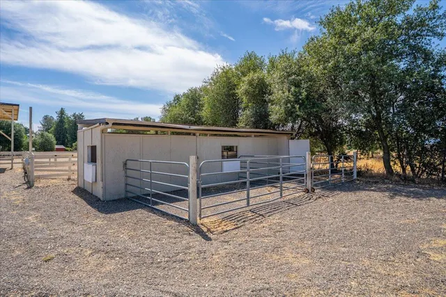 $1,595,000 | 5521 Churn Crk Road, Redding, CA 96002