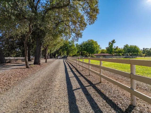 $1,595,000 | 5521 Churn Crk Road, Redding, CA 96002