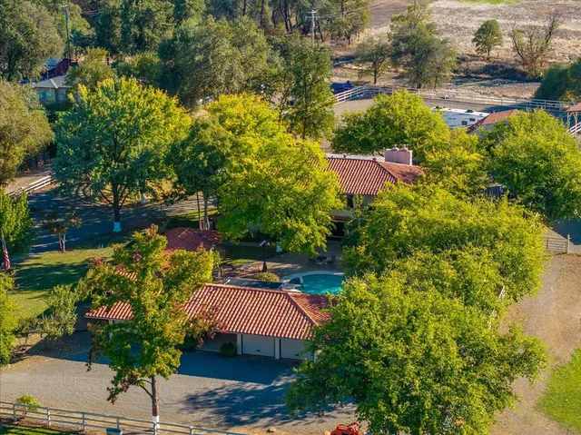 $1,595,000 | 5521 Churn Crk Road, Redding, CA 96002