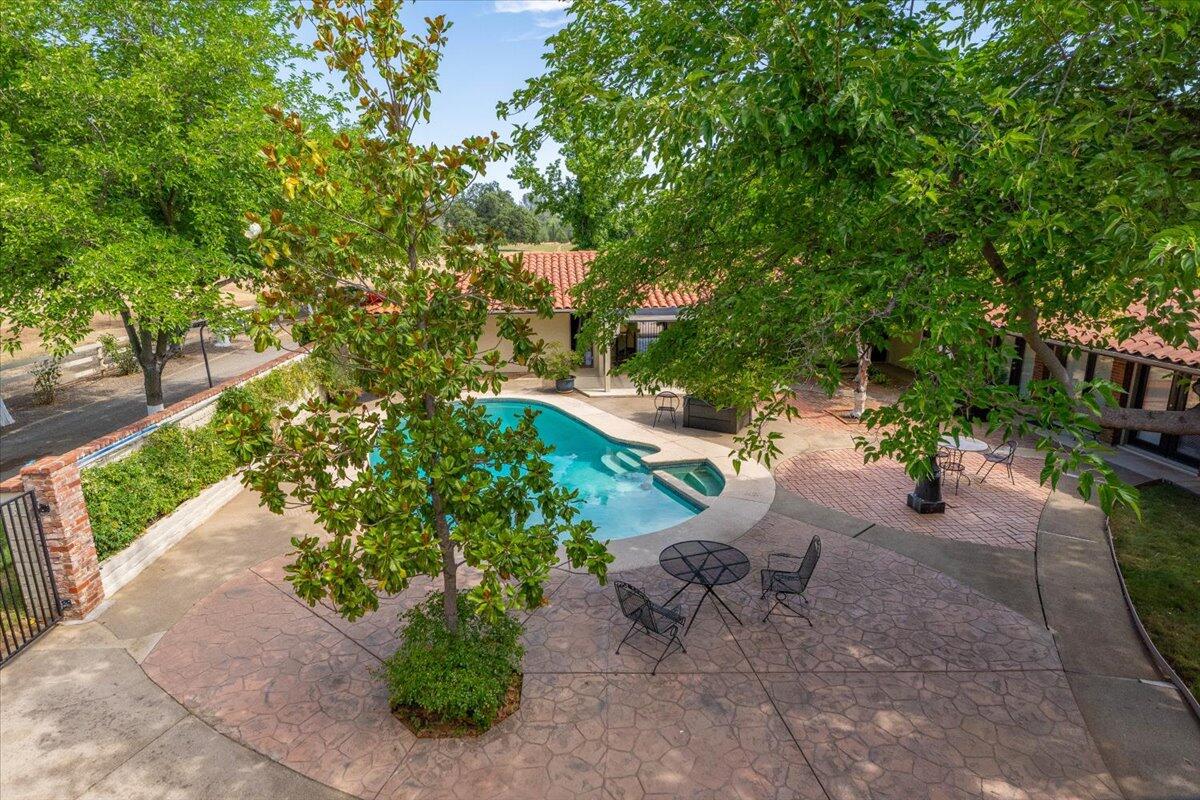 5521 Churn Crk Road Redding, CA 96002 - Photo 4 of 154 4