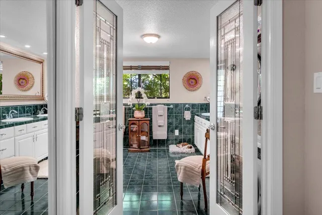 $1,595,000 | 5521 Churn Crk Road, Redding, CA 96002