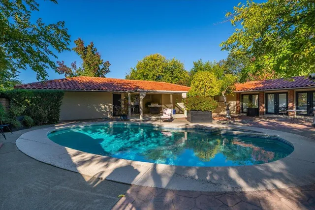 $1,595,000 | 5521 Churn Crk Road, Redding, CA 96002