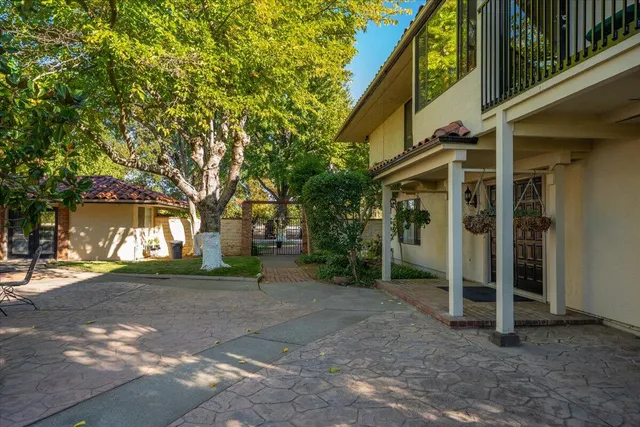 $1,595,000 | 5521 Churn Crk Road, Redding, CA 96002
