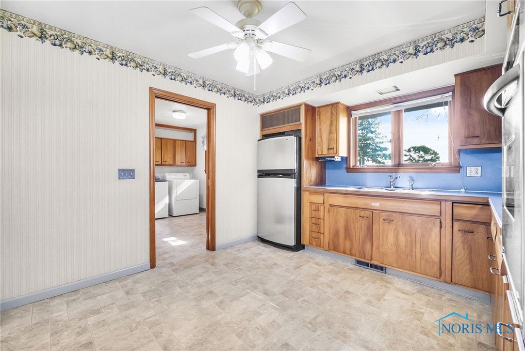 403 North Curtice Road Oregon, OH 43616 - Photo 9 of 29 Gallery Image 9