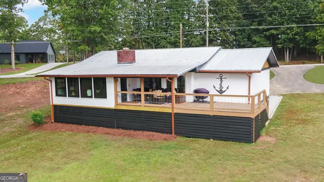 a view of an outdoor space