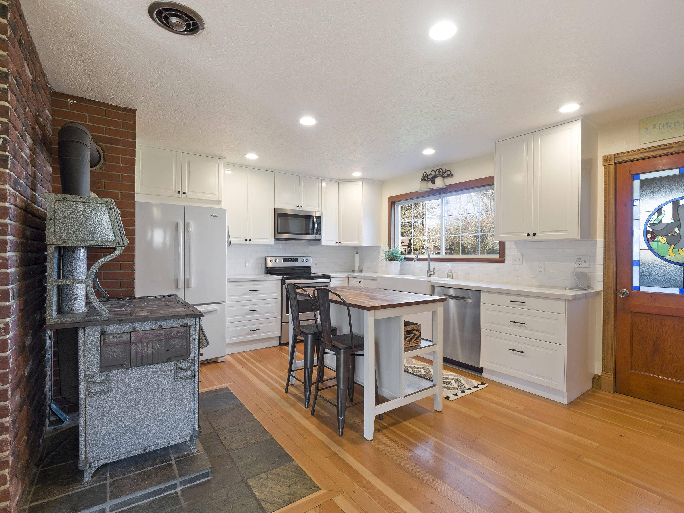 9500 South Prairie Road Tillamook, OR 97141 - Photo 14 of 48 Kitchen