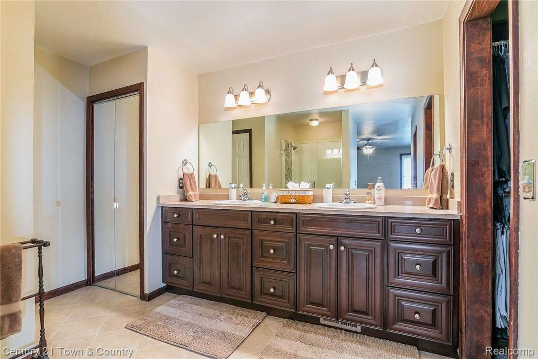 2006 Cedaredge Road Rochester, MI 48306 - Photo 15 of 36 017-Master_Bathroom-5502785-medium.jpg