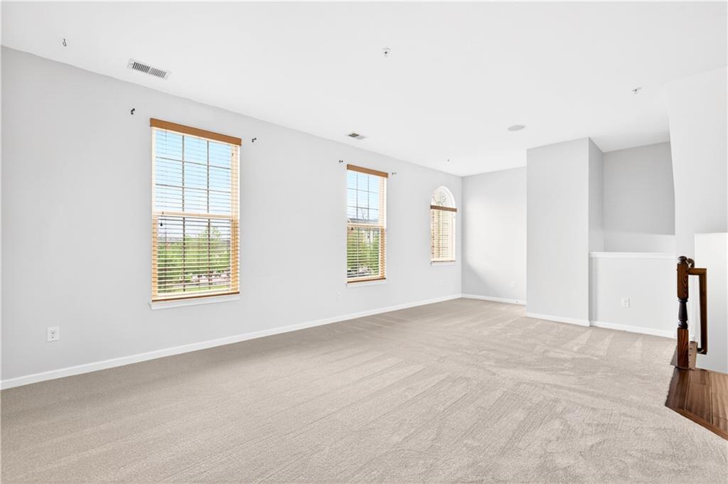 312 Maple Ridge Drive Canonsburg, PA 15317 - Photo 4 of 41 Room for any furniture...