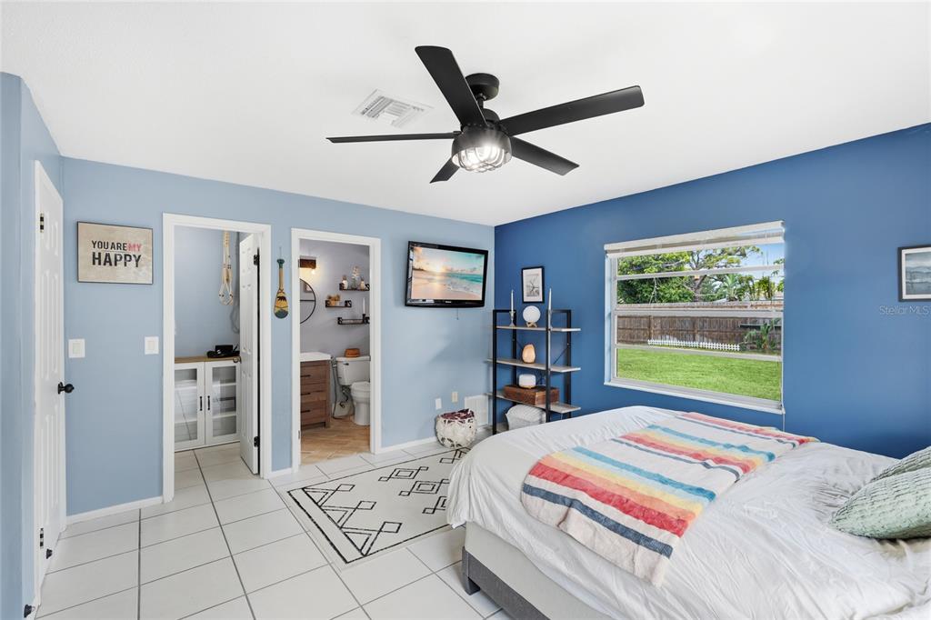3670 Sunset Beach Drive Venice, FL 34293 - Photo 15 of 51 a bedroom with a bed and a window