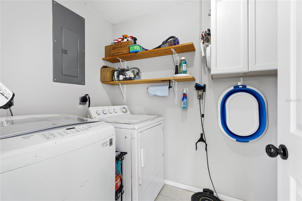 3670 Sunset Beach Drive Venice, FL 34293 - Photo 23 of 51 a utility room with dryer and washer