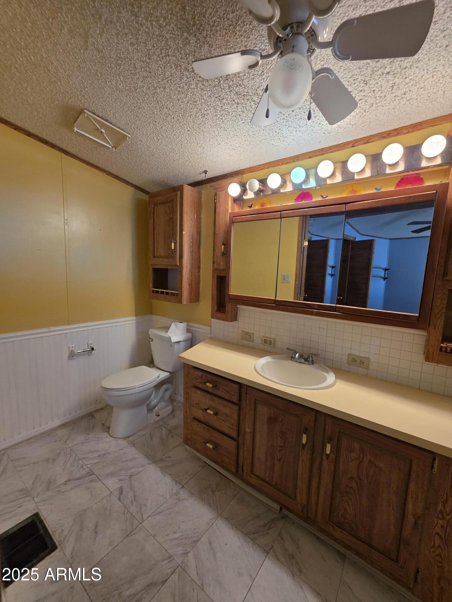 2233 East Behrend Drive, Unit 92 Phoenix, AZ 85024 - Photo 13 of 31 20250923_113627