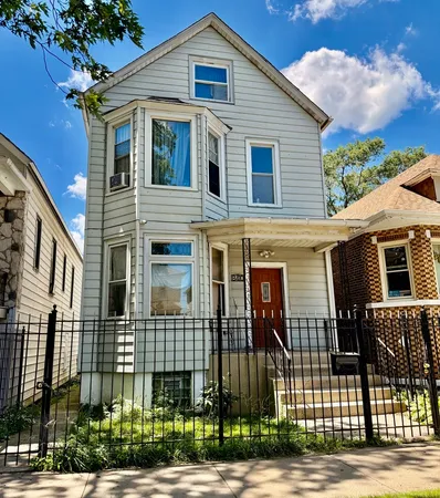 $284,900 | 8410 South Burnham Avenue, Chicago, IL 60617