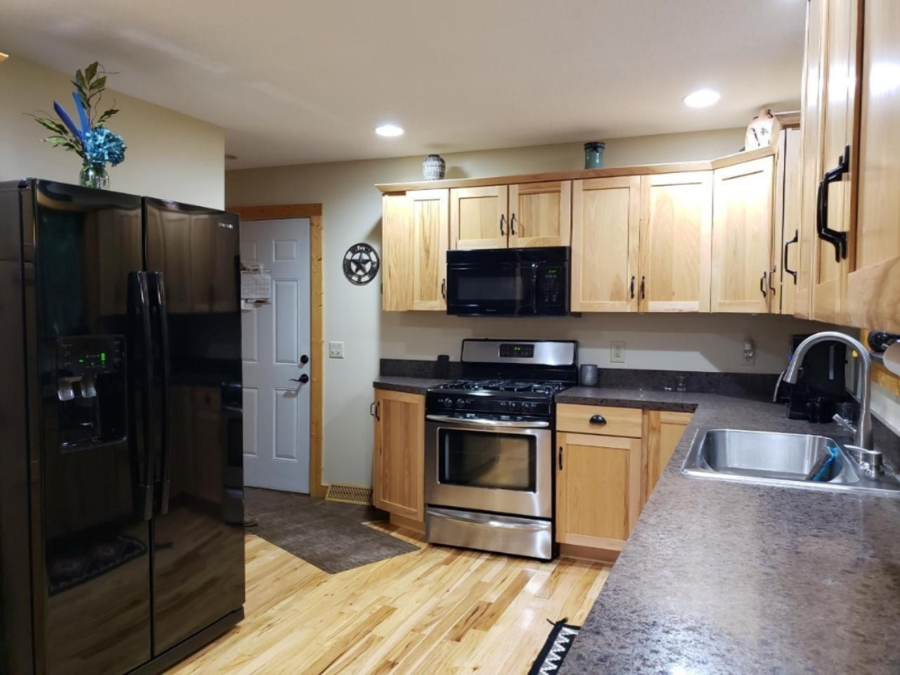 908 Van Eyck Street Muskegon, MI 49442 - Photo 3 of 15 thumbnail_20190829_171402