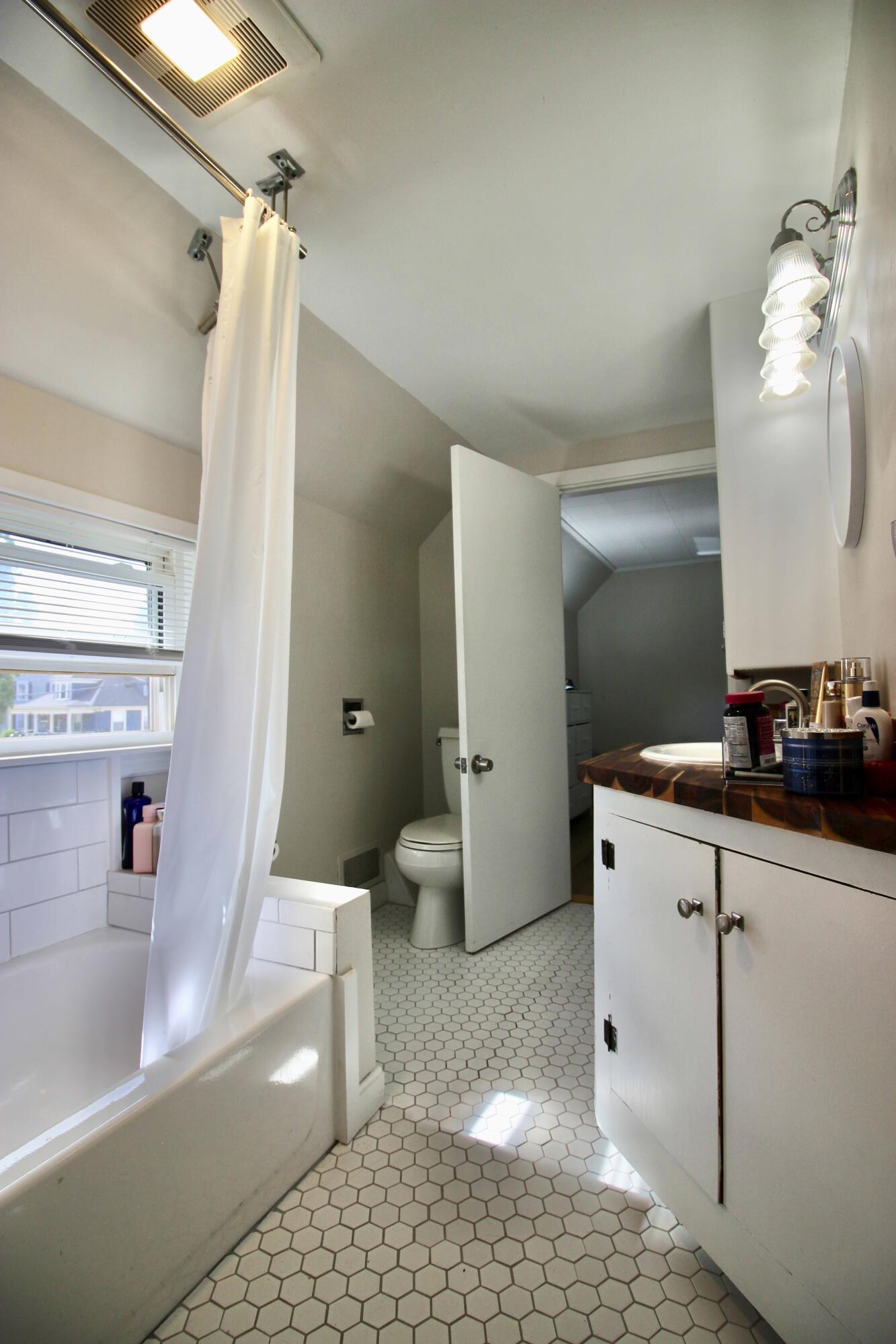 255 Sabattus Street Lewiston, ME 04240 - Photo 26 of 40 IMG_8313